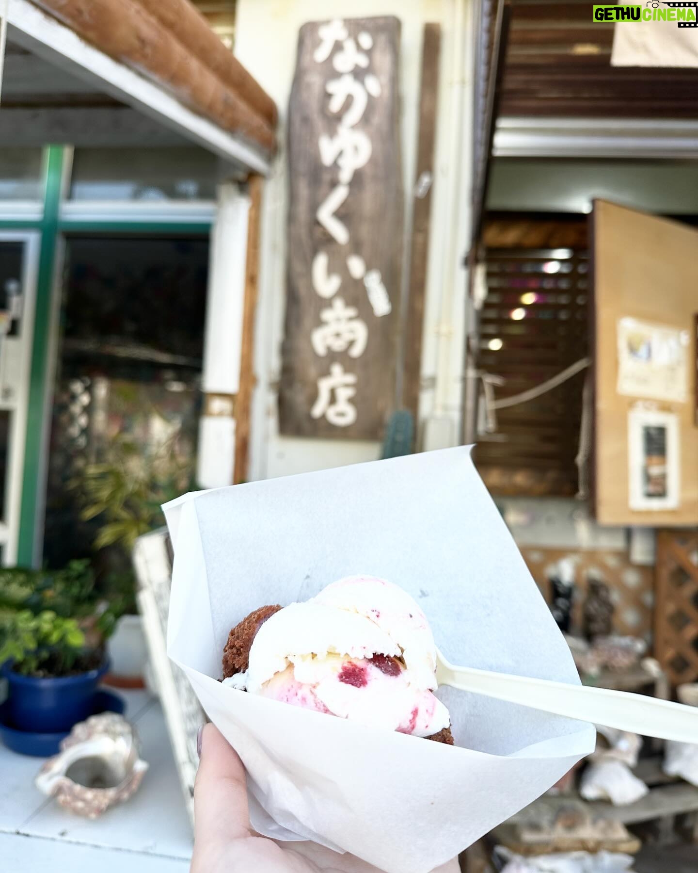 Ai Negishi - 1.3K Likes - 🍩🍨🍩
.
初めて宮古島に遊びに行った時の❣️
お友達おすすめなかゆくい
人気すぎて並んでたし
ラスト1個しか残ってなくてなななんと
最後の1個をGETできました🤣💕
めちゃくちゃ美味しかった...
せっかくだからアイス乗せで映え🍨💕
.
#なかゆくい #サーターアンダギー #宮古島
#なかゆくい商店 #なかゆくいの紅芋アンダギー
#私服 #ねぎ私服 #ねぎしふく