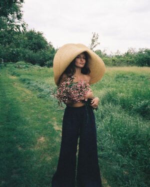 Aida Economu Instagram - departe de oraş 🌸

magic by:

📸🎞️ @andreea.mitran 
🎀 @verlinne.transylvania 
🌸 @munabloom 
🍀 @ulitadeal
