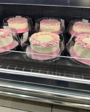 Aida Economu Instagram - un anotimp mai departe 🍰