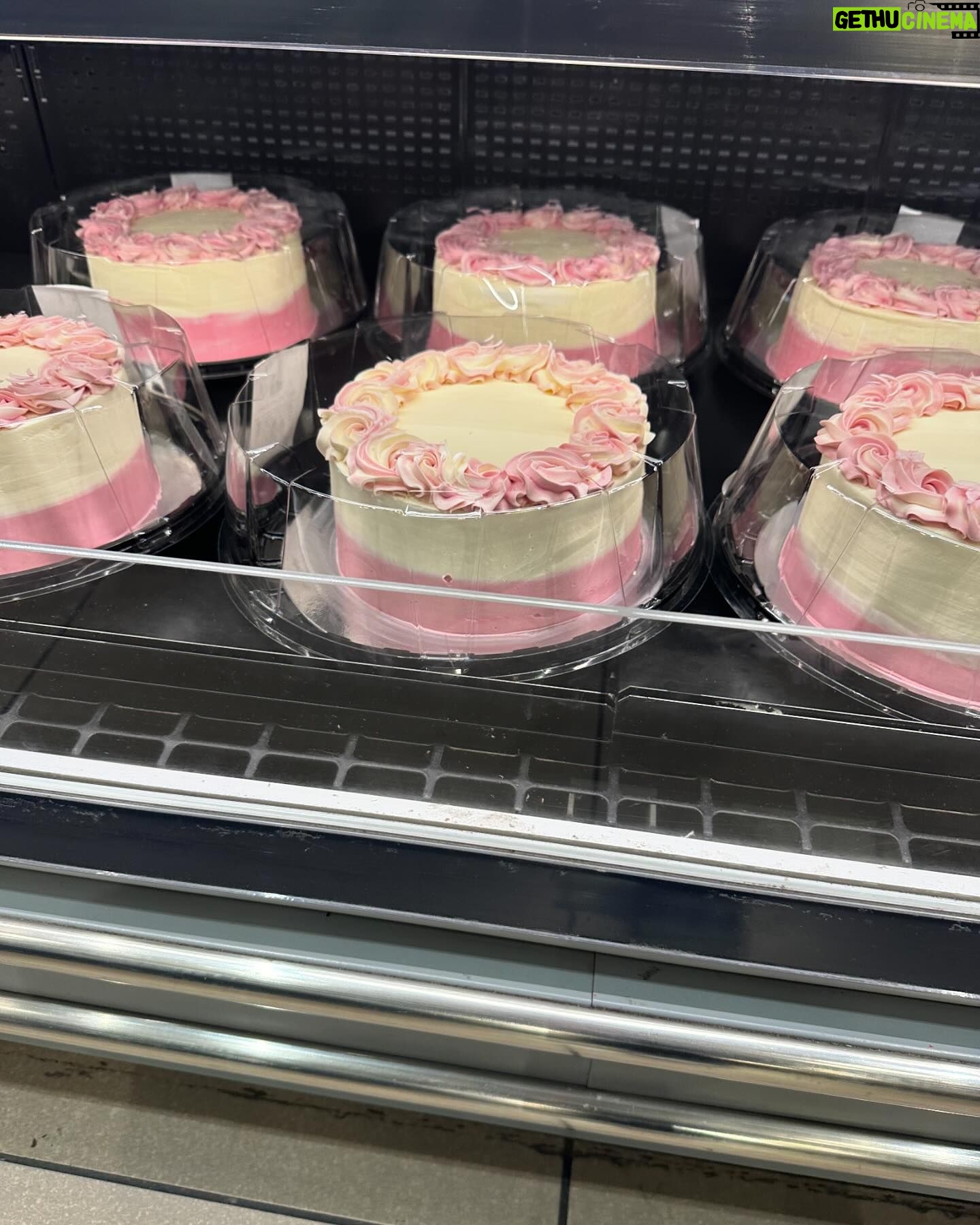 Aida Economu - 2K Likes - un anotimp mai departe 🍰