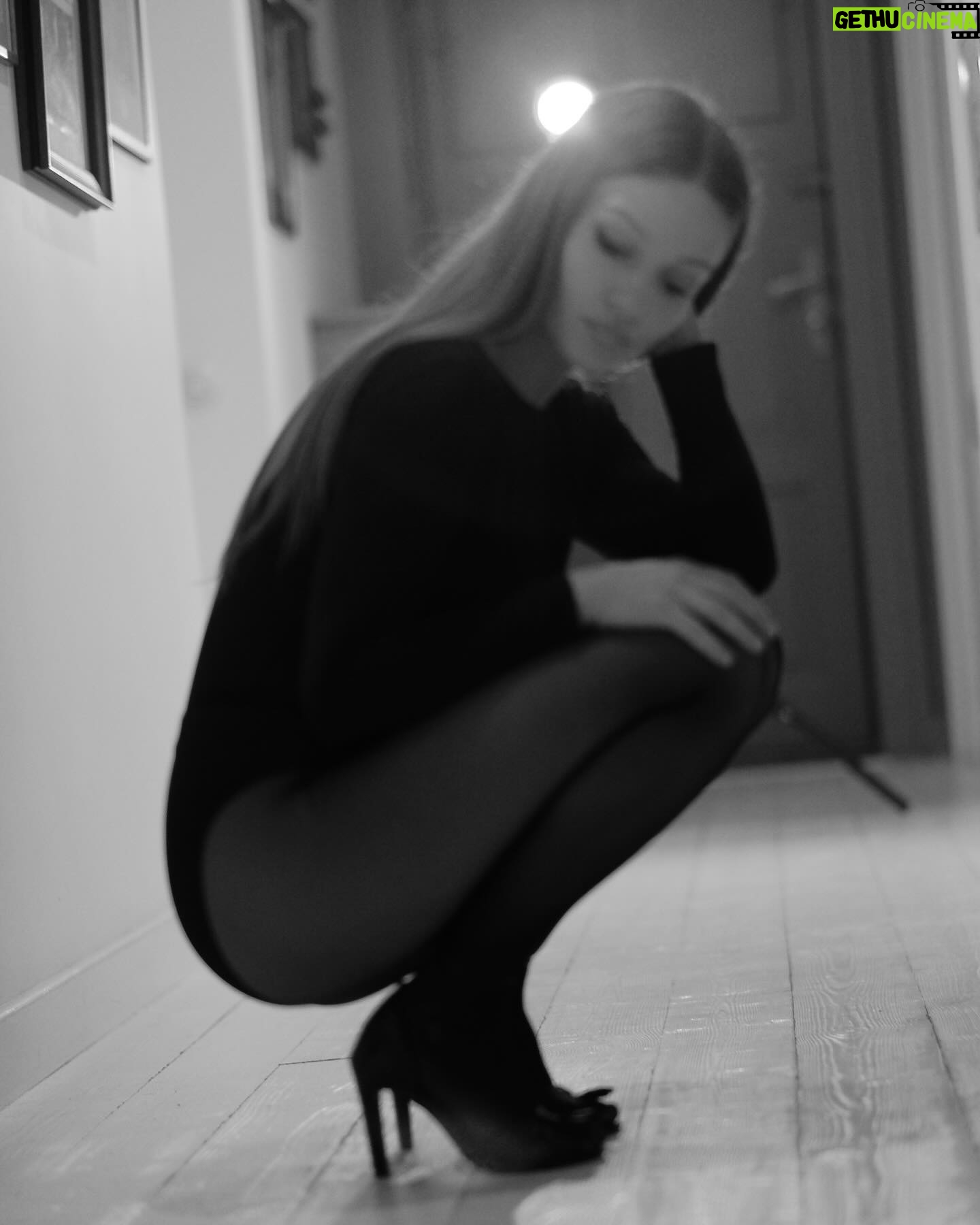 Aida Economu - 3.5K Likes - am sandale cu ciucuri. în rest, nimic de declarat 🖤
🪩 @mihaelaglavan