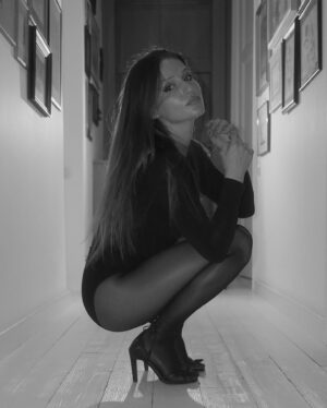 Aida Economu Instagram - am sandale cu ciucuri. în rest, nimic de declarat 🖤
🪩 @mihaelaglavan