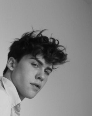 Aidan Alexander Instagram - bed head