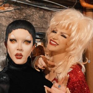 Aiden Zhane Instagram - @dollyparton is such a babe.
Or was it my sis @xosonique 
I was drunk so there’s really no telling 💁‍♂️