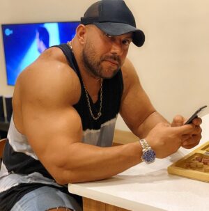 Aidin Khataei Instagram - اینم از چهار شنبه سوری ما تو‌ خونه..💪
