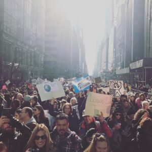 Aimee Mullins Instagram - What Fifth a avenue looks like behind me right now! Thanks for the lift up @rupertfriend ❤💪🏻💪🏽💪🏾💪🏿#womensmarch