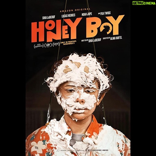 Aimi Satsukawa - 673 Likes - 🎥🏠
#honeyboymovie
#ハニーボーイ
.
.
お久しぶりです!
映画ポストのリクエスト沢山頂いておりました。すみません。
この数ヶ月今までのペースで映画を観る余裕がなく、仕事ばかりしていたのですが、クーラーで体調を崩したのも重なって心と体のバランスが取れず、どんどん悪い方向にいってしまいました。
これはまずい、、という訳で。
仕事や先のぐるぐるする事を放置して、映画をいくつか観ていたら心が反応してくれました。アブナカッタ。
私にとっての映画は病院であり心のマッサージであり、大切なメンテナンスなんだと思いました。
自分が監督させて頂く作品は楽しいのでつい無理をしてしまっていたのですが、仕事をしすぎるのもやめました。
自分が頑張ればいいやは禁止🙏徹夜も禁止🙏
おのずと周りにも負担やご心配をおかけしてしまうので、そんな働き方はダメです。私の作品に関わってくださる皆さんには楽しく作品づくりをしてほしいです。
本当にまわりが沢山サポートしてくれて有難い環境ですが、ちゃんと自分の心が元気でいられるよう、今の撮影が終わったら何も考えないリフレッシュ時間を取ろうと思います。
それまでは合間に映画でメンテナンスを🌟
私はまだ飲み会などは控えていますが、映画は必要なようです。
体調に問題がなければ仕事と映画。そんな生活になりつつあります。それぞれの日常でいいと思います。
自分の大切な人と大切なものを見失わず、しっかり判断していけるといいですね。皆さんもご無理なきようお過ごし下さい☺️
で、時間がない中でもこれだけは!!と思って少し前に観たものや、最近観れたものも徐々に追いつくようにいきますねー!
.
.
ハニーボーイ。久しぶりに新作を観れたのでその気持ちが新鮮で、その時点でなぜか儚く切ないモードでした。
この作品の中の愛とか家族とかってどこからどうしてこうなっちゃったの?どうしてこうなるしかなかったの?
すごく悔しくも羨ましくもあった。
家族ってそういうもの。
