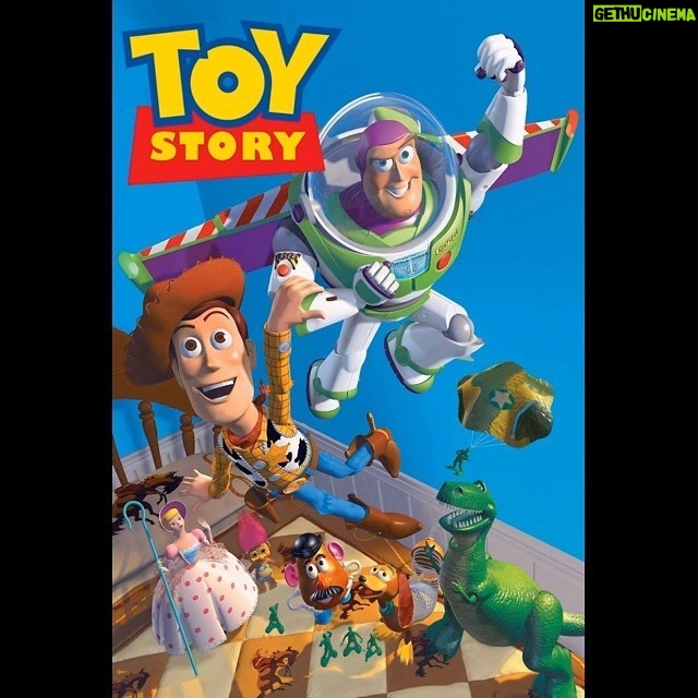 Aimi Satsukawa - 763 Likes - 🎥🏠
#toystory
.
.
おはようございます☺️早速スケジューリングミスが発覚して予定が全て崩れたけど、そんな日もあるさ〜
柔軟になることが毎日を満喫するコツさ〜なんて自分に言い聞かせて、昨日の残りを今日がんばろうと思います。
ToDoリストを消化する日にしよう〜
.
.
久しぶりに観なおそうと思ってトイストーリー。あれ、なんかウッディってみんなの頼れるリーダー感があったけど、立派なところより、やきもちとか多くてびっくりした。可愛くみえてしまった。私はトイストーリー4の結末賛成派なので、全てが肯定的かもしれない。
元々公開時からおっていた訳ではなく、おもちゃ達の何が可愛いのかわからないと思っていた、、ちょっとこわいと思っていた、、けどディズニーランドで突然エイリアン可愛い!!っとなったのだ。それから観始めたトイストーリー。キャラクターから入るのも好きが増していいですよねー!