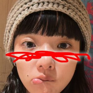 Aimyon Instagram - 新曲、聴いてくれましたか🤹🏻‍♀️
恋する皆のまつ毛に雨が降りませんように。 
はやくライブでも歌いたい！
そして、むちゃくそ暑い毎日ですが、
どうにかぶっ倒れないようにね。
ラブ・コール2は半分が終わりました。
楽しすぎて なんかずっと二日酔いみたいな感じです。
ステージから見える皆の表情にも酒にも酔ってます
対バン相手にも酔いしれてます。
泥酔ツアー！！！！！うれし
大阪🐙 東京🗼 もよろしくね、楽しみっっっ。

p.s 飛行機の中から見えた富士山カヌレ