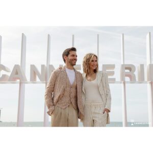 Aina Clotet Instagram - Merci beaucoup @canneseries 🩷 

Such a dream ⭐️ to present THIS IS NOT SWEDEN in the official competition. 

Quina il.lusió cel.lebrar-ho amb tot l’equip i el recolzament de tothom qui l’ha fet possible. Infinites gràcies.

Qué ilusión celebrarlo con todo el equipo y el apoyo de todos los que lo han hecho posible. Infinitas gracias.

Y gracias a mis maravillosas estilistas @rattfenech @retail_bcn_i_mes y Anna Fresquet 

🖤🤍@menchentomas @majoraljewelry