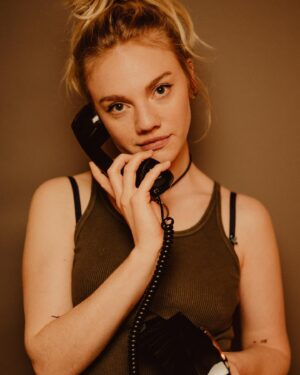 Áine Rose Daly Instagram - this is gonna be me calling up ur mother if u don’t get a ticket to my gig on the 12th of July IT’S NOT TOO LATE 👀 

Playing for @gotobeatmusic at the old queens head in Islington see u there xoxox
📸: @thomaselliotwood 
.
.
.
.
#londongigs #londonmusicscene #altpop #actormusician