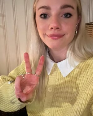 Áine Rose Daly Instagram - Plz come to my gig on Sunday okay? Ticket link is in da bio xoxoxoxoox 

Might even play a new song who knows oooooooo
.
.
.
.
#londongigs #label #actormusician #londonartist #welovemusic #newmusic