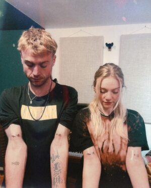 Áine Rose Daly Instagram - 👯‍♀️
#tattootwins 

@tadhgdalyofficial 
Thanks so much @tommy.amour !!! 💃🏼🕺