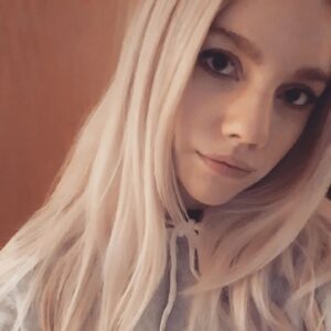 Áine Rose Daly Instagram - I've been bad at social media these days cause I've been a busy 🐝 half cause of boring reasons but also half cause of REALLY EXCITING REASONS AND NEXT YEAR IS GONNA BE SICK AND ITS MY BIRTHDAY ON SUNDAY 🐢 swipe for the obligatory ai cartoon me ✌️
.
.
.
.
.
#actormusician #2023 #hyped