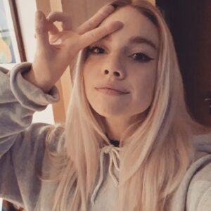 Áine Rose Daly Instagram - I've been bad at social media these days cause I've been a busy 🐝 half cause of boring reasons but also half cause of REALLY EXCITING REASONS AND NEXT YEAR IS GONNA BE SICK AND ITS MY BIRTHDAY ON SUNDAY 🐢 swipe for the obligatory ai cartoon me ✌️
.
.
.
.
.
#actormusician #2023 #hyped