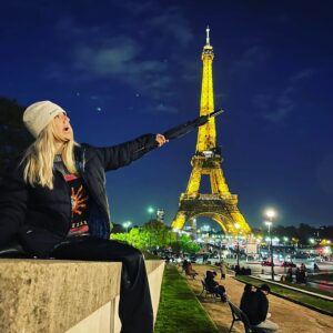 Áine Rose Daly Instagram - i didn't go up the eiffel tower cause I prefer to be closer to the ground so me and my dad did a photoshoot instead which was just as good of an experience i would say 👌 oh and also we saw tadhg play some shows but whatever 
.
.
.
.
.
#paris #eiffeltower #amsterdam #holiday #familytime #tour
