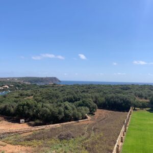 Ainhoa Arbizu Instagram - Menorca 💙

Nuestro primer viaje con la abuelita (y sin él). Le hemos echado mucho de menos (como siempre), le hemos recordado con mucho amor (como siempre) y nos hemos cargado de mimos y de momentos bonitos para el recuerdo. 

Y lo hemos hecho solos (los 3) y con buenas amigas, en esta isla que tanto queremos y en este pequeño paraiso @sjbinissaidahotel 💙🌿🐟