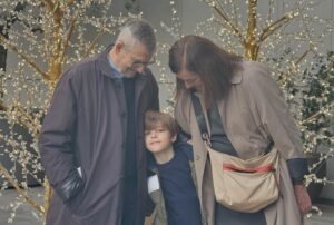 Ainhoa Arbizu Instagram - Ya hay una estrella más en el cielo. Y brilla tanto. ✨ 

Siempre serás nuestro referente. El hombre de mi vida (junto a Leo). Tan bueno, brillante, generoso, humilde, divertido, disfrutón. Toda una vida entregada a la neurología, a la Esclerosis Múltiple, a ayudar a los demás, a la investigación, a la docencia, a tus tres mujeres, a tus nietos, a tu yerno, a tu familia, amigos, cuadrilla. Se te quiere tanto. Sé que sientes todo el amor de tantísima gente. Porque siempre pellizcabas el corazón y dejabas huella. Porque siempre has sido muy amigo de tus amigos. 

Que gran vacío dejas, Aita. Te honraremos trasladando todos los valores que nos habéis inculcado mami y tu a vuestros nietos. Y cuidaremos y querremos a mami tanto como ella ha hecho contigo. Viajaremos, cantaremos, esquiaremos, navegaremos, trabajaremos duro en lo que amamos, bailaremos, subiremos a la sierra de Urbasa, iremos a Lizarra, comeremos rico, brindaremos por ti. Siempre seremos una piña y siempre estaremos juntos. Te admiramos y queremos. Gracias por todo, gracias por tanto, incluso nos has regalado una despedida llena de amor. No nos hemos separado de ti. Tus 3 mujeres. Sobretodo mami. Te vas lleno de paz y amor. Estás en nuestro corazón. Aquí. Fuerte fuerte. Siempre. Y brillando. Todas las noches Leo (buah como te va a echar de menos el mini Dr. Urquijo) y yo te buscaremos y daremos las buenas noches. Eterno, Aita. DEP ✨🙌💔 @lorea_arbizu