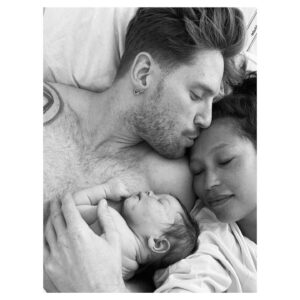 Aino Jawo Instagram - endlessly in love with you and forever grateful -  Idris 1/8 ❤️