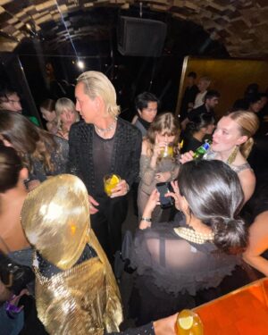 Aino Jawo Instagram - Paris 🇫🇷💙🤍❤️ HM x rabanne