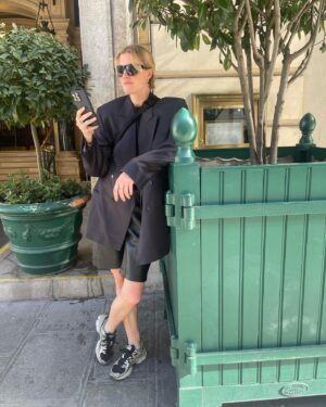 Aino Jawo Instagram - Paris 🇫🇷💙🤍❤️ HM x rabanne