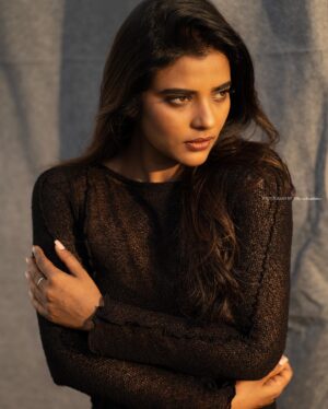 Aishwarya Rajesh Instagram - Wearing black is a way of life. 

Photography @thestoryteller_india 
Styled @navaa_rajkumar 
Makeup @ananthmakeup