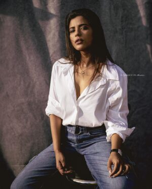 Aishwarya Rajesh Instagram - The art of knowing is knowing what to ignore. 😎 

Photography @thestoryteller_india 
Stylish @navaa_rajkumar 
Makeup @ananthmakeup 
Hairstylish @hair_by_aiswaryaraj