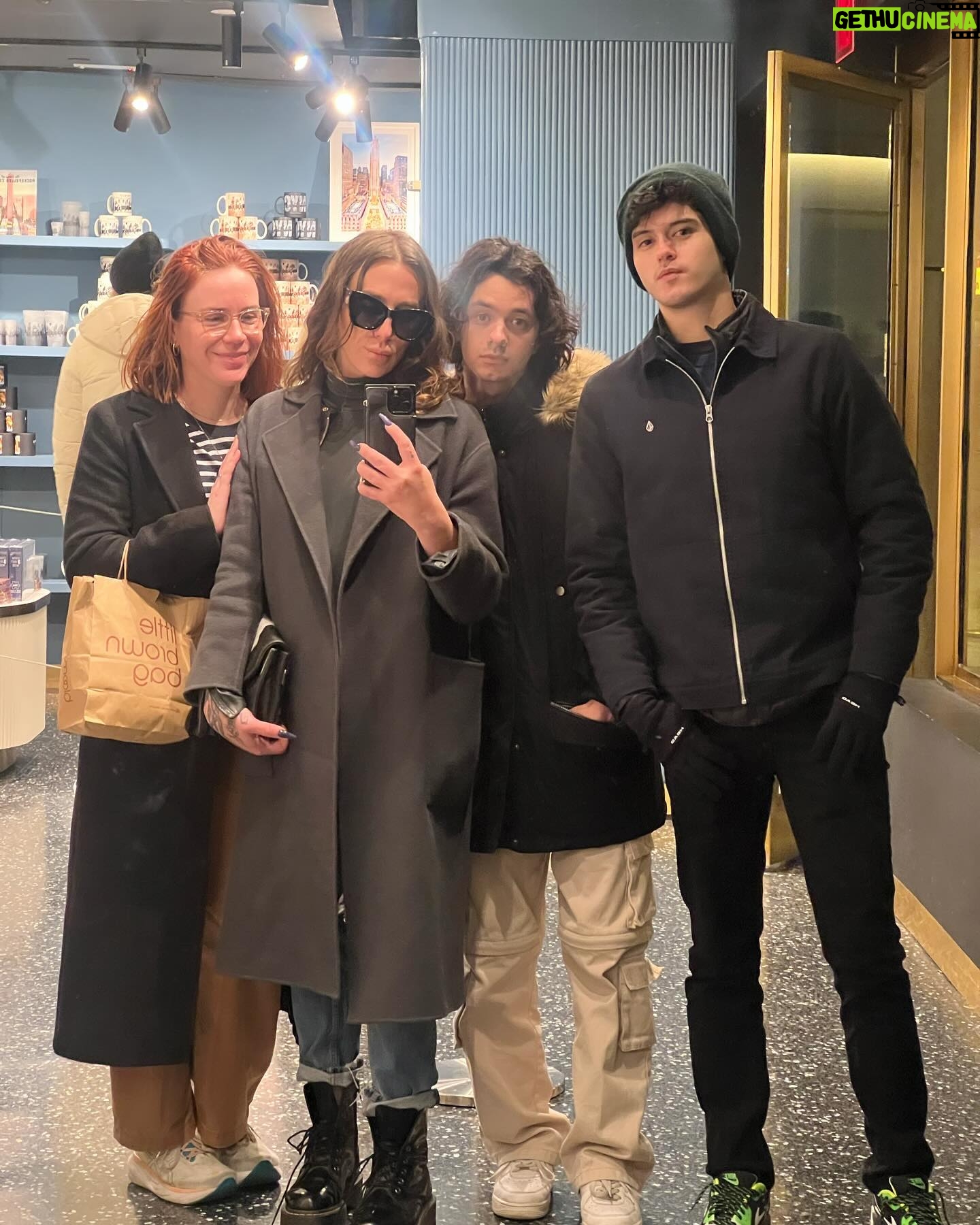 Aitch Alberto - 1.1K Likes - i might post about this night forever.
thank you all so much for showing up. iāve been waiting for an audience to cheer when ari confronts julian and of course it was NY. š¤