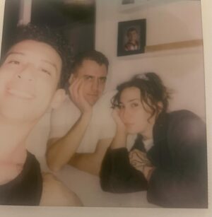Aitch Alberto Instagram - hot tubs. friends. flan and doggies.
lots of doggies. made it merry bright and most importantly filled with lots of laughter. hope yours was good. 🤍