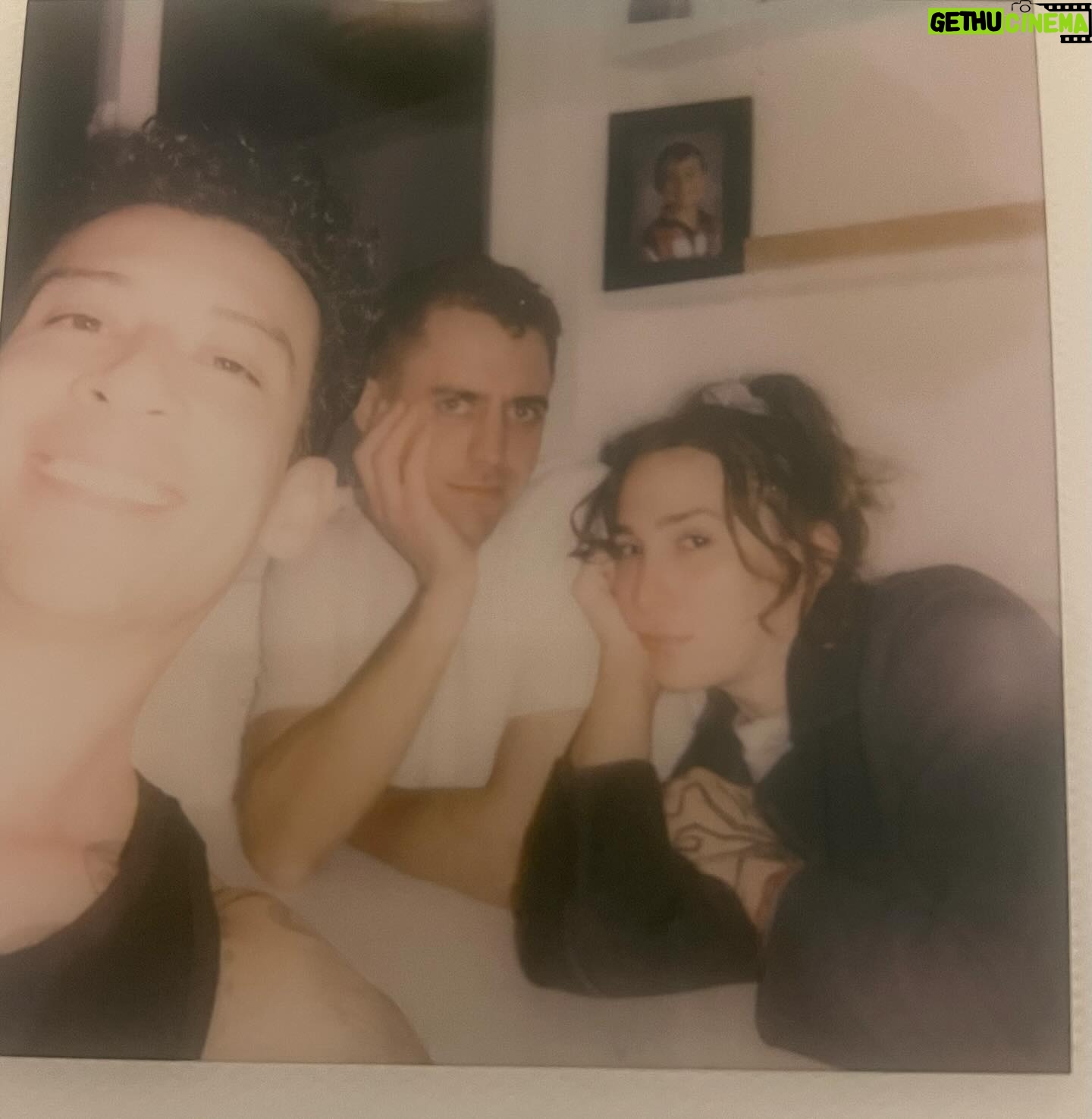 Aitch Alberto - 1.1K Likes - hot tubs. friends. flan and doggies.
lots of doggies. made it merry bright and most importantly filled with lots of laughter. hope yours was good. š¤