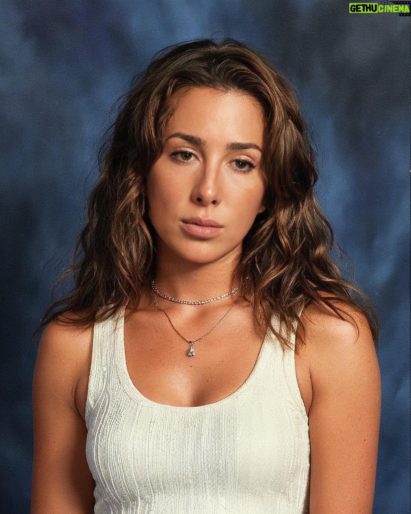 Aitch Alberto - 1.9K Likes - this chick is a cuban princess and went to lourdes academy in miamiā¦