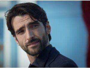 Aitor Luna Instagram - Empieza la cuenta atrás..... #martinustariz @enemigointimo2tlmd estreno el #lunes 22 por @telemundo un honor compartir @fernandacga @raulmijomendez