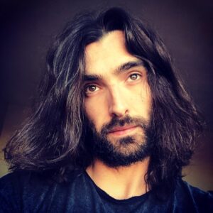Aitor Luna Instagram - Nuevos horizontes.....La Isla de #sálvora, la dramática tragedia del Santa Isabel y su misterioso #faro.... #nextstop vamonos...!.!.!...adiós melena?