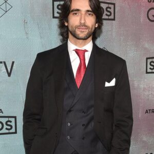 Aitor Luna Instagram - Ahí va mi primer.....#aboutlastnight ......🤣🤣🤣🤣🤣🤣🤣 @atresmediastudios @lacatedraldelmar gracias a @berecasillasoficial por ponerme tan elegante
