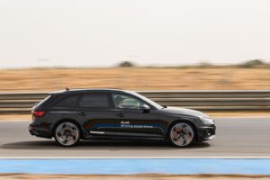 Aixa Villagrán Instagram - Bien servida de adrenalina.

@audispain @silviacar
