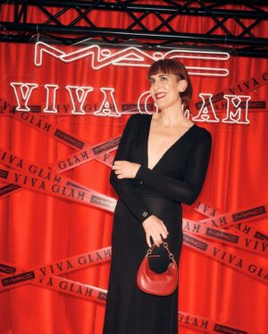 Aixa Villagrán Instagram - Noche Glam con @maccosmetics_es 
#macglam 

@andresgarlujan 
@jen_barreiro 
@twinsetofficial 
@angelacariddi @tandemtalent 
@pancreativestudio @finallypress