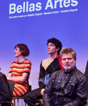 Aixa Villagrán Instagram - Ayer fue un día increíble💘

11 Abril estreno de BELLAS ARTES en @starplusla y @movistarplus 🎨🖼️
@tandemtalent @soniarykiel @aquazzura @antoinella @atomica_brownie @dorian.ph @arenarojabrand