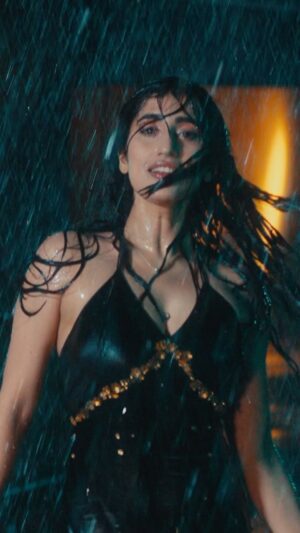 Akasa Instagram - #Barsaat mein bheege ya nahi ab tak? 🤌🏼❤️‍🔥🌧️🔥
MUA:  @neerajnavare 
Hair: @aaliyahussainhairmakeupcreator 
@desimelodies @harshhkargeti @samayofficial_ @geetworldwide @realinflict @ghanishtdhall @bhomik__gaba @divyagoel06 
•
•
•
•
•
•
Akasa New Music Barsaat Desi Melodies Punjabi Naagin Shringaar Biggboss Trending Explore