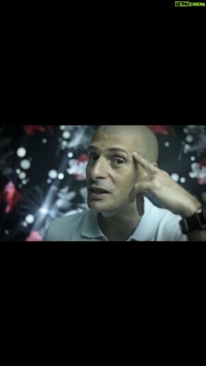 Akhenaton Instagram - « ME LABEL »
LP disponible chez be-shop.fr et quelques disquaires indépendants et en numérique sur les plateformes de streaming.

Aujourd'hui marque le lancement officiel de "Me Label" avec 24 titres datant de 2011 et 2012. Ces morceaux, initialement produits pour notre plateforme du même nom, sont maintenant réunis dans un quadruple LP.

Le titre « Ne Blâme pas les planètes » a été produit en 2012 et remixé pour le LP, à l’époque nous avions tourné une vidéo réalisée par Dada (Cosca Cook avec Bouga), jusqu'à aujourd’hui, elle était restée soigneusement cachée dans nos archives. Nous sommes extrêmement heureux de la partager avec vous aujourd'hui, en célébration des 50 ans du Hip Hop.
C'est une célébration de la musique, du passé et de l'esprit du Hip Hop.

« Ne blâme pas les planètes »
Akhenaton By Shingo Suzuki
Choeurs : Saïd, Shurik’n & Aisha
Dj Daz
Vidéo réalisée by Dada

…/…
Curriculum atypique, le décor n’a pas changé
Marseille, l’hiver à la casa, été de merde
Stan Smith classique, on fait dans la valeur sure
On chie dans leur pastis, en plus on kiffe pas leur suc

On sait qu’ils ne nous aiment pas alors on leur rend bien
On prend ce qu’ils ont foiré et on le refait en bien
Si la cause est perdue, l’issue paraît indécise
Mais qu’est-ce que je pourrais bien dire d’une guerre opposant les pires imbéciles

Je ne veux pas bader le passé
Je l’ai déjà dit, briller c’est bien savoir s’effacer
Ceux qui savent, te diront là où me trouver
La haine grandissante des hommes m’a éprouvé

Dire que les temps deviennent plus durs
C’est se mettre un voile opaque sur les yeux, on sait bien
À l’horizon, non rien n’a penché 
À part le cœur des hommes, non rien n’a changé

Accuser des mots le futur
Devant le miroir, non ce n’est pas sérieux, on sait bien
Regarde autour là sur le planché
À part le cœur des hommes, non rien n’a changé

#hiphop #hiphop50 #MeLabel #RetourVersLePassé #HipHopHistory #iam

Lien youtube : https://youtu.be/DttnP6WsNUc