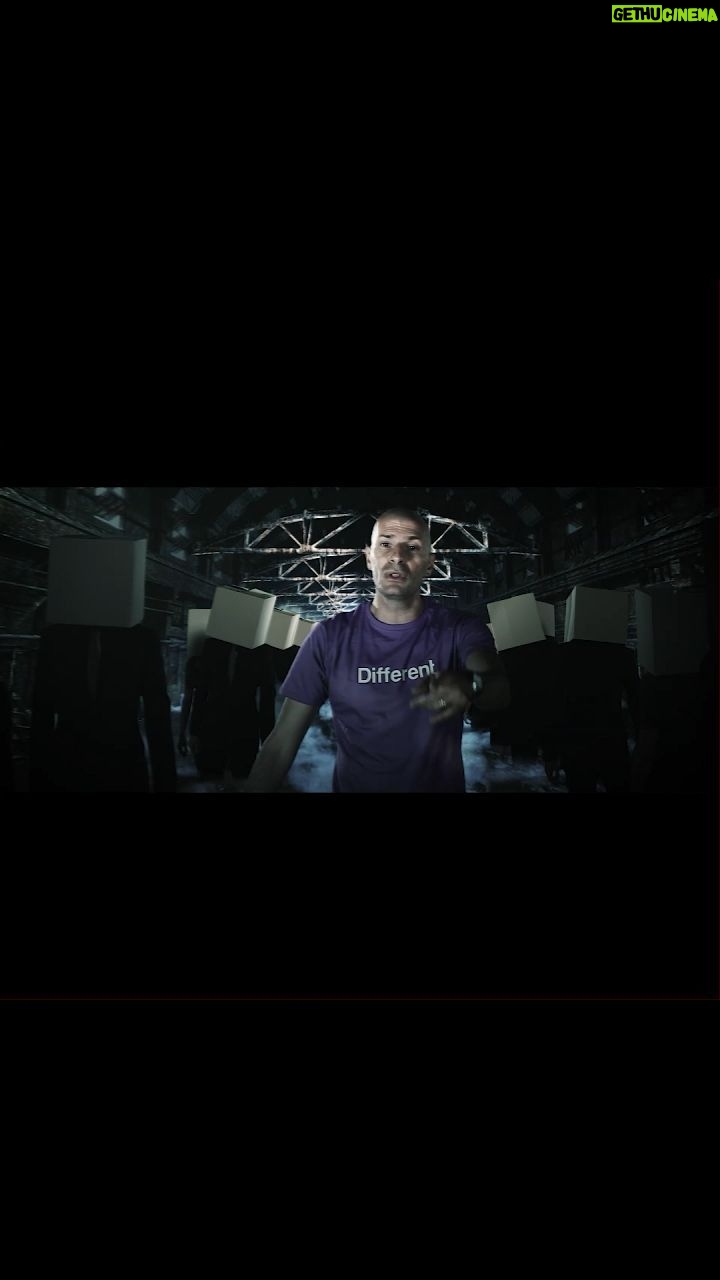 Akhenaton - 1.3K Likes - « LA MÊME MANUFACTURE » Akh/Samm extrait du LP « ME LABEL »
Akhenaton & Samm by Buddah Kriss
Dj Elyes
Produit en 2012 ; remixé pour la sortie du nouvel LP « Me Label »
Vidéo réalisée by @didierddaarwin
.../...
Tu ne vois pas leur plan, cousin, répare tes rétines
Sur le papier la vie est belle, en vrai c’est le yéti
Trop de nazis sur le net, faut leur couper le wifi
Ils nous détestent au fond de l’âme, ils ne veulent que des Oui Oui
Je crache sur leur vide, je crache sur leurs signes
Je crache sur le maxi suppo qu’ils appellent la crise
Je crache sur leurs primes, leurs speechs, leurs gaz, leurs bombes
Comme Lee Anderson j’irai cracher sur leurs tombes.../...
#hiphop50 #hiphop #melabel #iam #Marseille