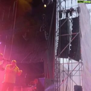 Akhenaton Instagram - Este Fue un momento muy especial @akhenatoniam ya nos había enviado un saludo durante el concierto de @iam.officiel gracias a nuestro amigo @samirhajoui @beshopmerch por la conexión. Decidí acercarme y entregarle un regalo de la Camisa de nuestro País, Colombia.
Muy agradecido por la Hospitalidad y la Calidad de personas.
Excelente concierto y momentos para la Vida
@shurikn_iam @said_iam @dj_kheops_officiel