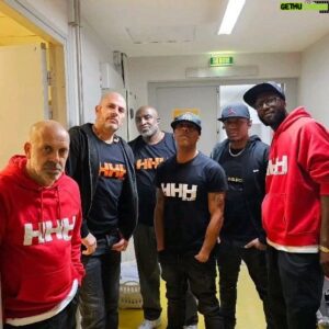 Akhenaton Instagram - Avant de monter sur scène @_leradiant_official_ #lyon