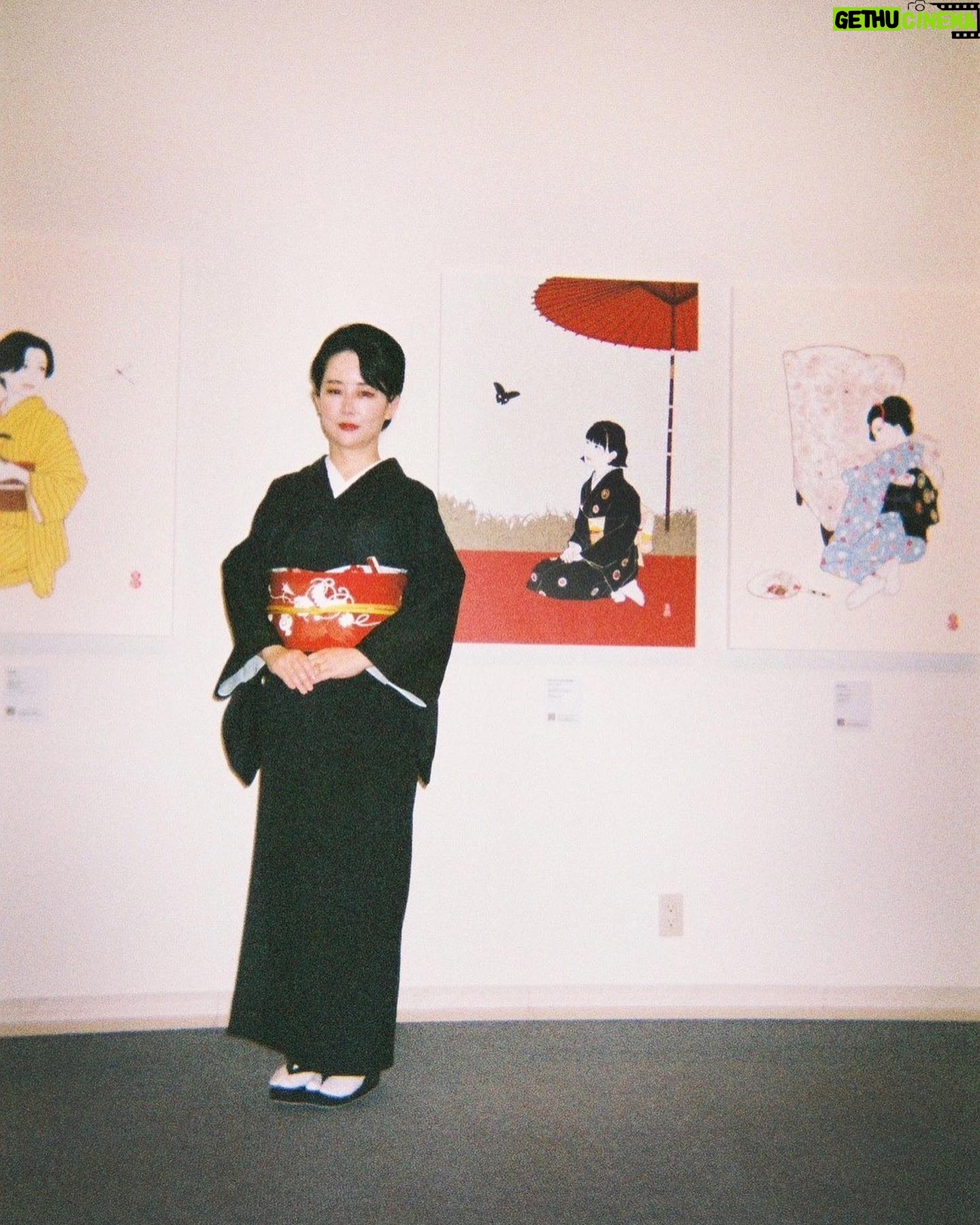 Akiko Higashimura - 2.1K Likes - めっちゃいい〜✨
ちなみにキシマリさん、初対面‥笑
風のように現れて風のようにシャッターを押して、それでこんなイケてる写真が‥ カメラマンさんってすごいですね✨
#キシマリ#東村アキコ#着物