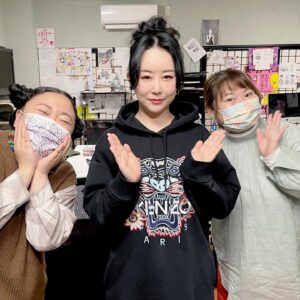 Akiko Higashimura Instagram - ブランチの合間に撮った写真でーす！

#私のことを憶えていますか　#ピッコマ　#文藝春秋　#王様のブランチ
#東村アキコ #higashimuraakiko #海月姫 #東京タラレバ娘 #かくかくしかじか #ママはテンパリスト #美食探偵明智五郎  #雪花の虎 #着物#偽装不倫