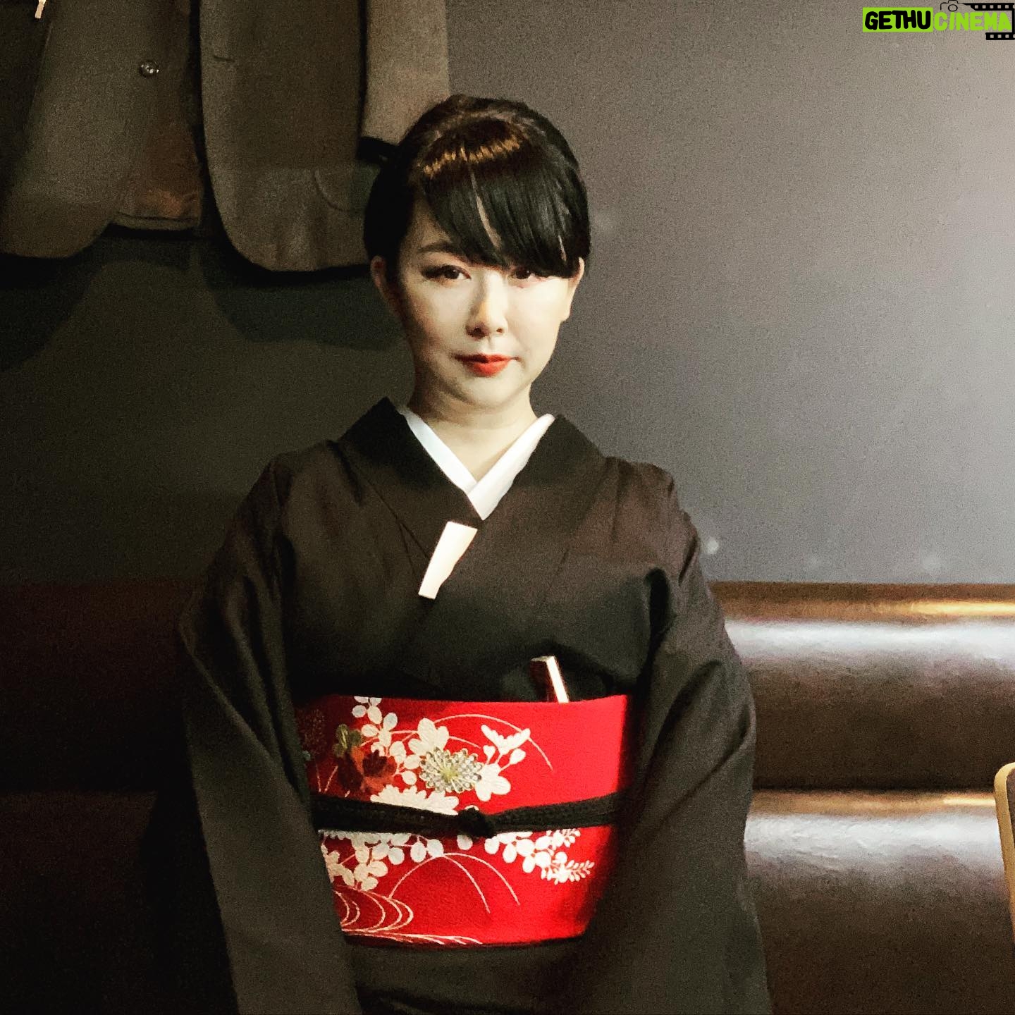 Akiko Higashimura - 2.2K Likes - やっぱり着物着ると気持ちがシャキッとするなあ〜。これから雪花の虎の最終回原稿の作業に取り掛かるんですが、着物着てやろうかなw
#東村アキコ #higashimuraakiko #海月姫 #東京タラレバ娘 #かくかくしかじか #ママはテンパリスト #美食探偵明智五郎 #雪花の虎 #着物#偽装不倫#イトカワ#ぎをん齋藤