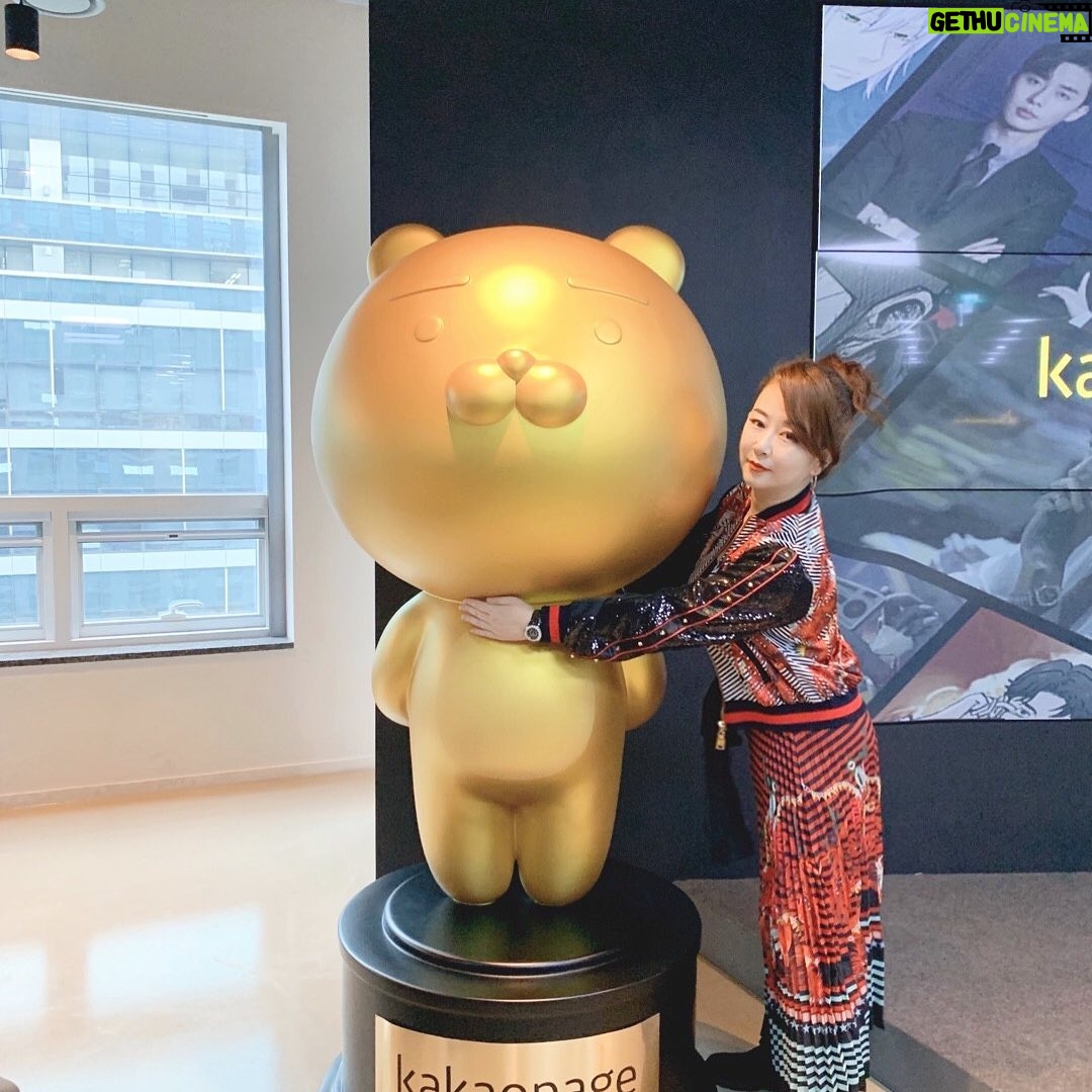 Akiko Higashimura - 1.6K Likes - 皆さんへの報告です!!
新連載の日韓同時連載が決まりました!!!! 新作「私のことを憶えていますか」の連載が4月29日、いよいよ始まります。 楽しみにしてくださいね-!
#東村アキコ #higashimuraakiko #海月姫 #東京タラレバ娘 #かくかくしかじか #ママはテンパリスト #美食探偵明智五郎 #雪花の虎 #偽装不倫 #新作 #連載 #私のことを憶えていますか #wataobo #나를기억하나요 #나기억 #doyourememberme #カカオページ #ピッコマ #neostory #네오스토리 #ネオストーリー #kakaopage #piccoma #히가시무라아키코 #카카오페이지 #연담 #픽코마 #신작 #연재 #ヨンダム