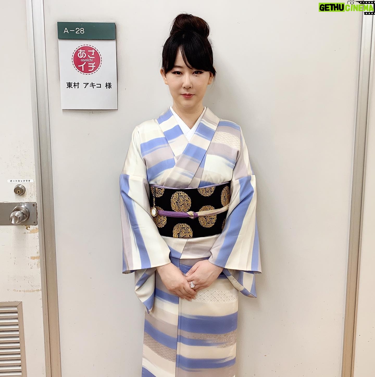 Akiko Higashimura - 1.9K Likes - あさイチ見ていただいた皆様ありがとうございました!お着物と帯は奥谷先生にこの単衣にこの帯がいいわよと決めていただきました✨#あさイチ#ぎをん齋藤#東村アキコ #higashimuraakiko #海月姫 #東京タラレバ娘 #かくかくしかじか #ママはテンパリスト #美食探偵明智五郎 #雪花の虎 #着物#偽装不倫#稲荷神社のキツネさん