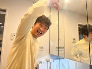 Akira Ishida Instagram - 排水溝の奥深くから行方不明だった奥さんの結婚指輪釣れた
#結婚指輪
#釣り名人
