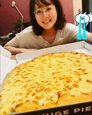 Ako Nagao Instagram - サイズまちがえた〜〜
#チーズ1キロ
#ピザ
#3日で完食