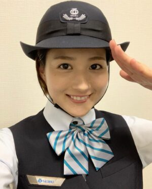 Ako Nagao Instagram - .
先日放送されたドッキリGP
鉄道キッズのコーナーでは、西武鉄道さんの小手指車両基地にお邪魔しました！
写真は特急ラビューです🚆中にも入らせていただいたのですが、窓が大きくて開放感があり気持ちよかったです！洗車体験も迫力がありましたよ！

#ドッキリgp 
#西武鉄道 
#小手指車両基地 
#特急ラビュー